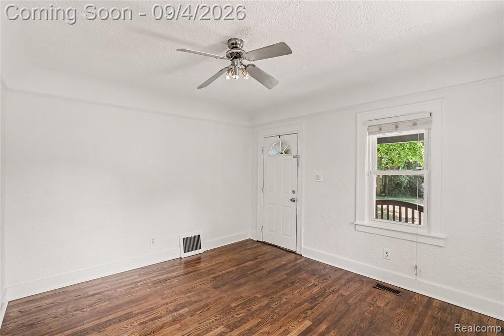 3260 Wanamaker Road Waterford, MI 48328 - Photo 4 of 29 Gallery Image 4
