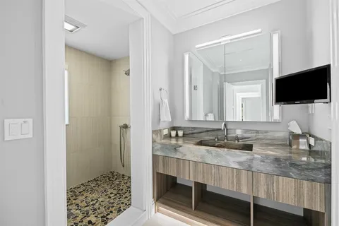 $19,500,000 | 150 Kings Road, Palm Beach, FL 33480