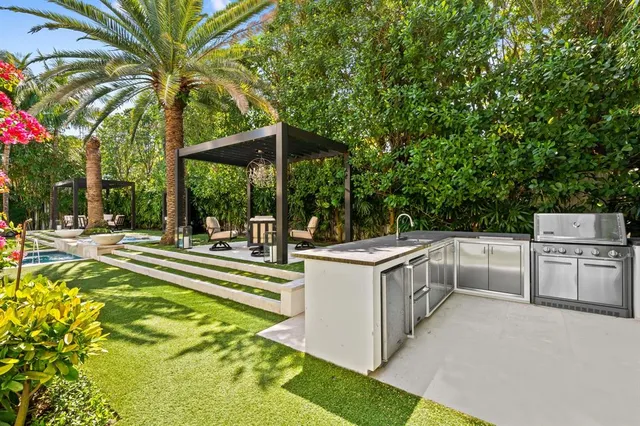 $19,500,000 | 150 Kings Road, Palm Beach, FL 33480