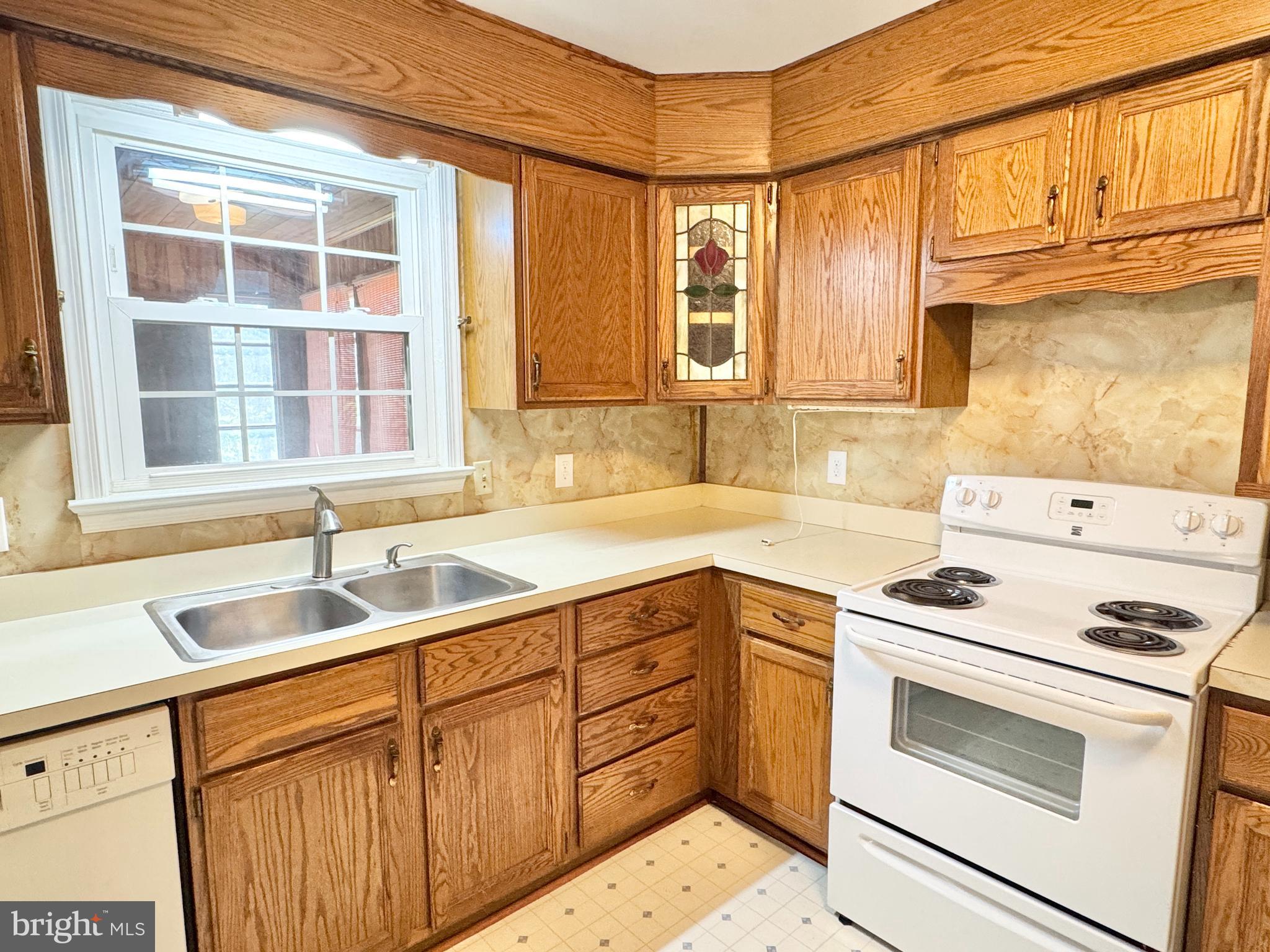 11124 Dahlgren Road King George, VA 22485 - Photo 4 of 16