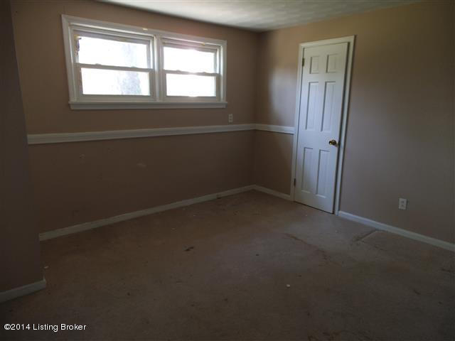 5305 Pendleton Road Louisville, KY 40272 - Photo 12 of 15 DSCF6628 (Small)