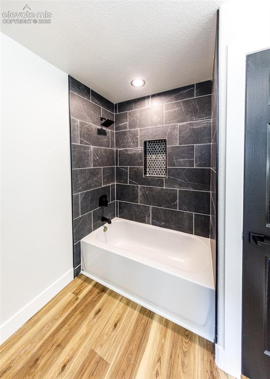 1120 Newton Road Pueblo, CO 81005 - Photo 35 of 46 a bathroom with a bathtub