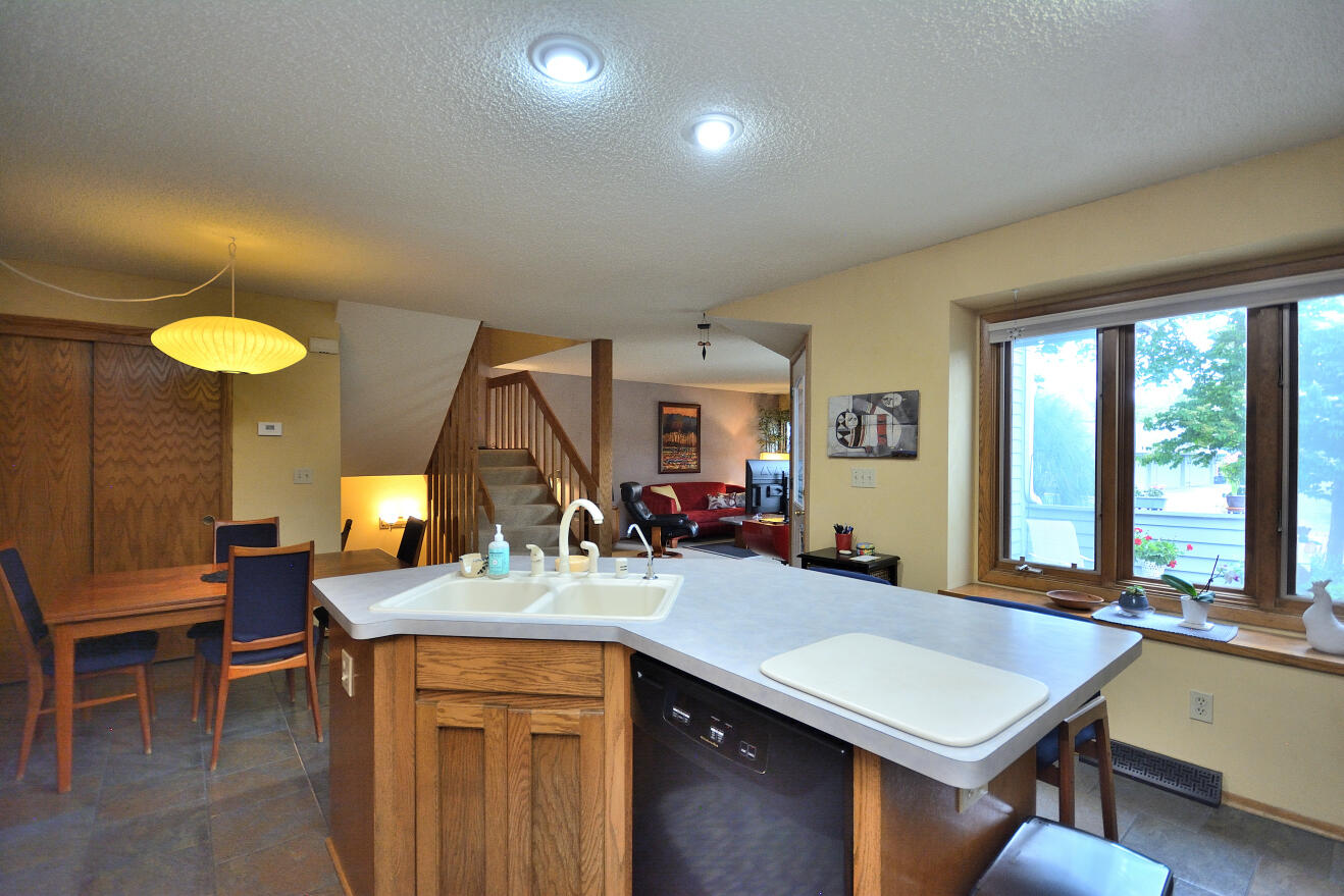 15651 West Ridge Road New Berlin, WI 53151 - Photo 10 of 27 KITCHEN