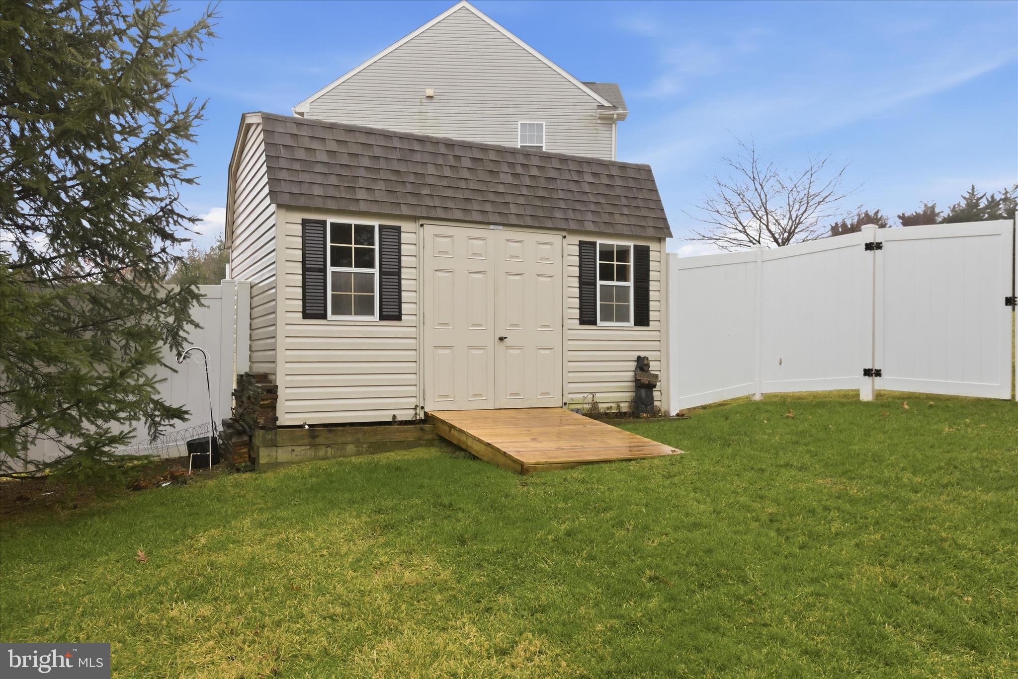 2760 Quantim Court Manchester, MD 21102 - Photo 33 of 33 a front view of a house with garden
