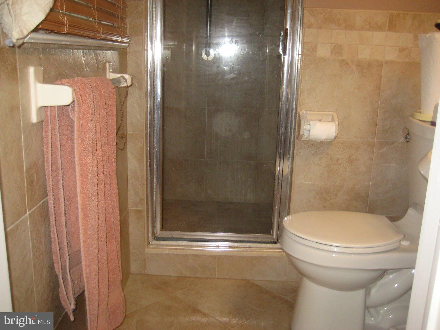 1037 Hoven Road Philadelphia, PA 19115 - Photo 16 of 25 Master Bathroom
