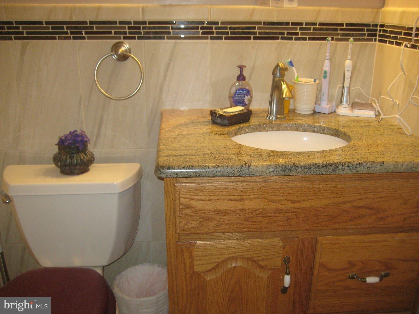 1037 Hoven Road Philadelphia, PA 19115 - Photo 21 of 25 Bathroom