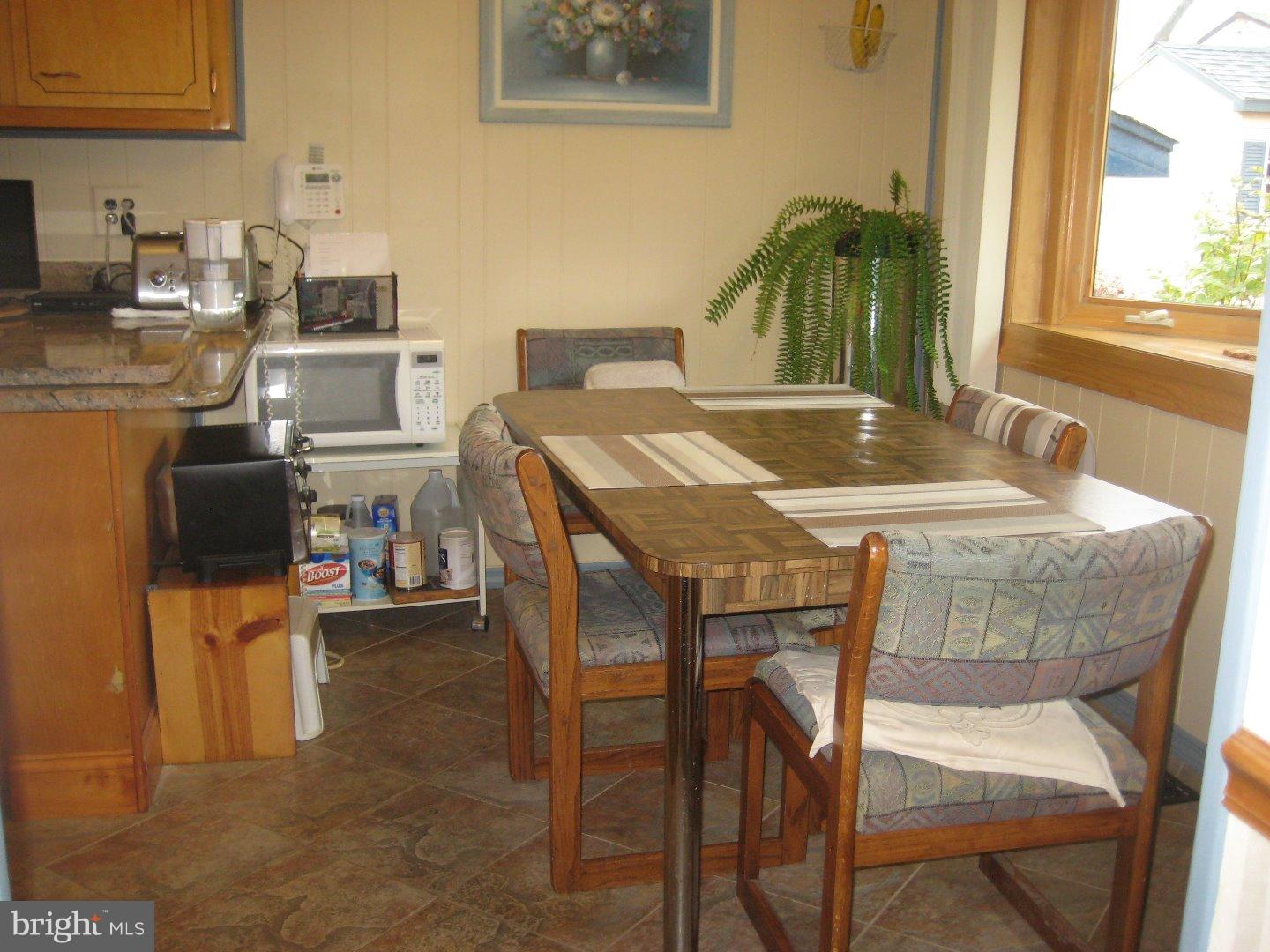 1037 Hoven Road Philadelphia, PA 19115 - Photo 9 of 25 Kitchen