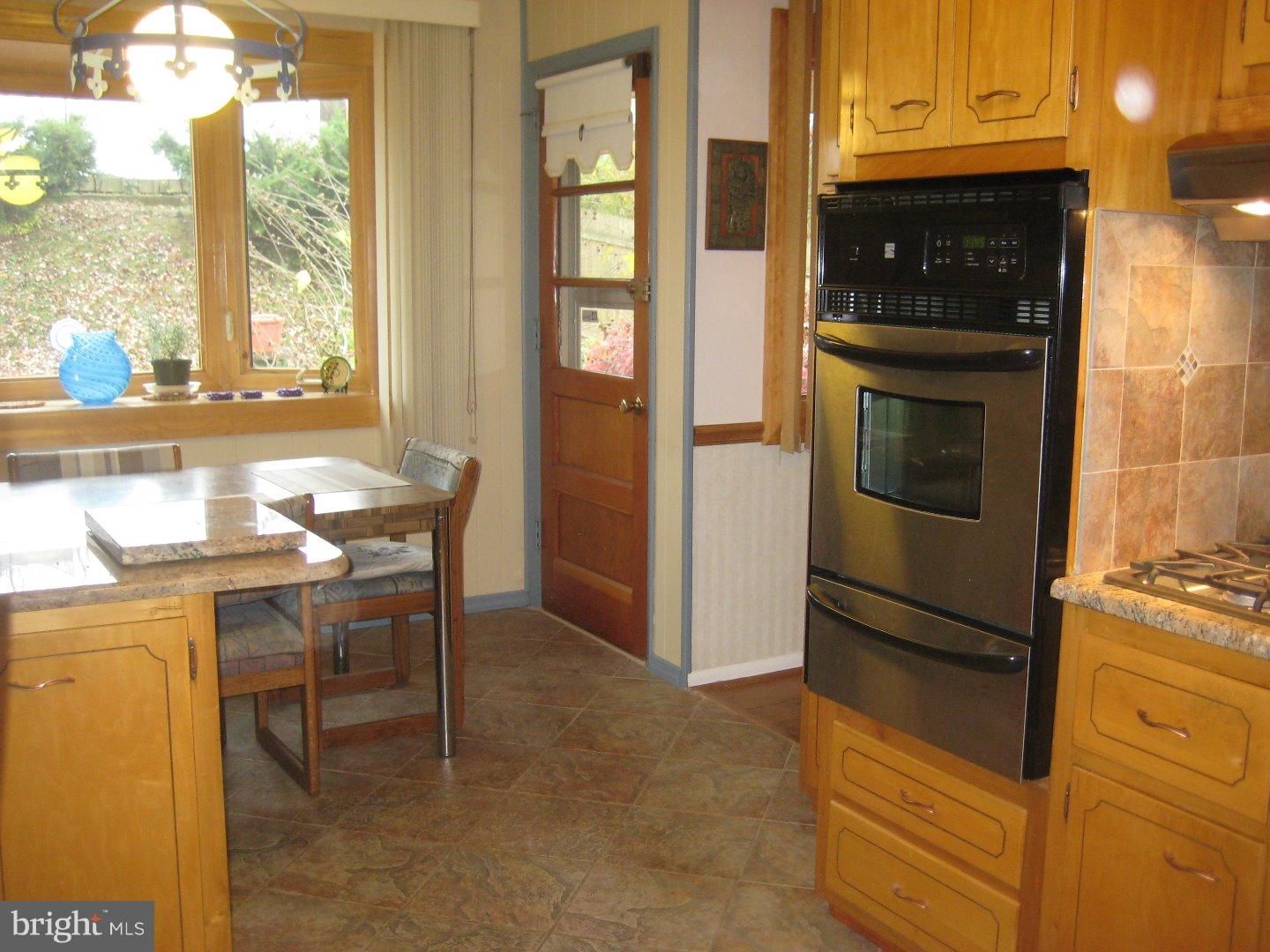 1037 Hoven Road Philadelphia, PA 19115 - Photo 10 of 25 Kitchen