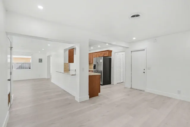 a view of a big room with closet and windows