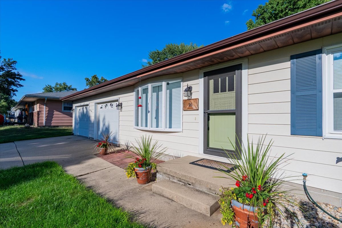 16 Holly Drive Clinton, IL 61727 - Photo 6 of 34 a front view of a house with a yard