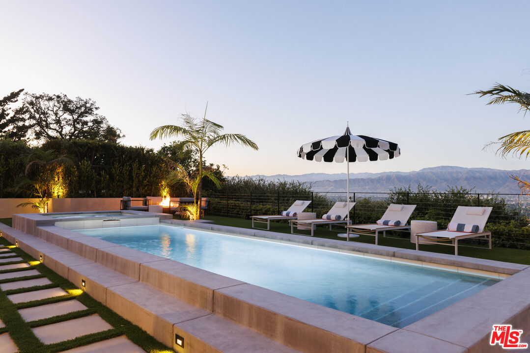 10965 Wrightwood Lane, Studio City, CA 91604 Compass