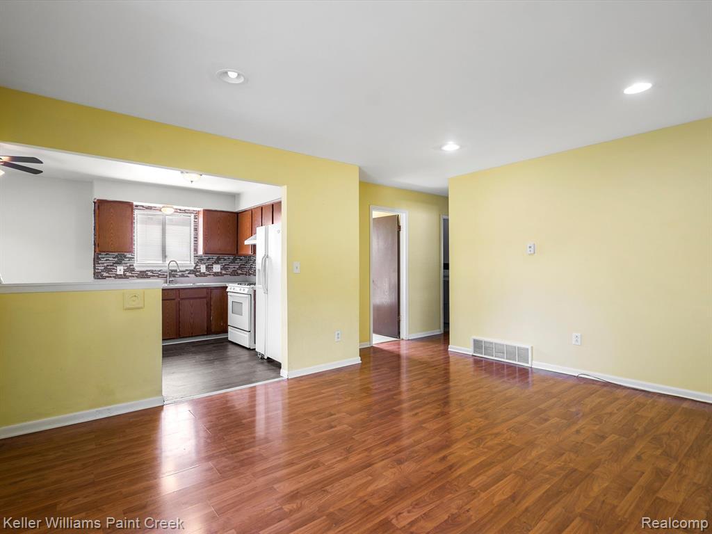 7450 Gerald Avenue Warren, MI 48092 - Photo 5 of 15