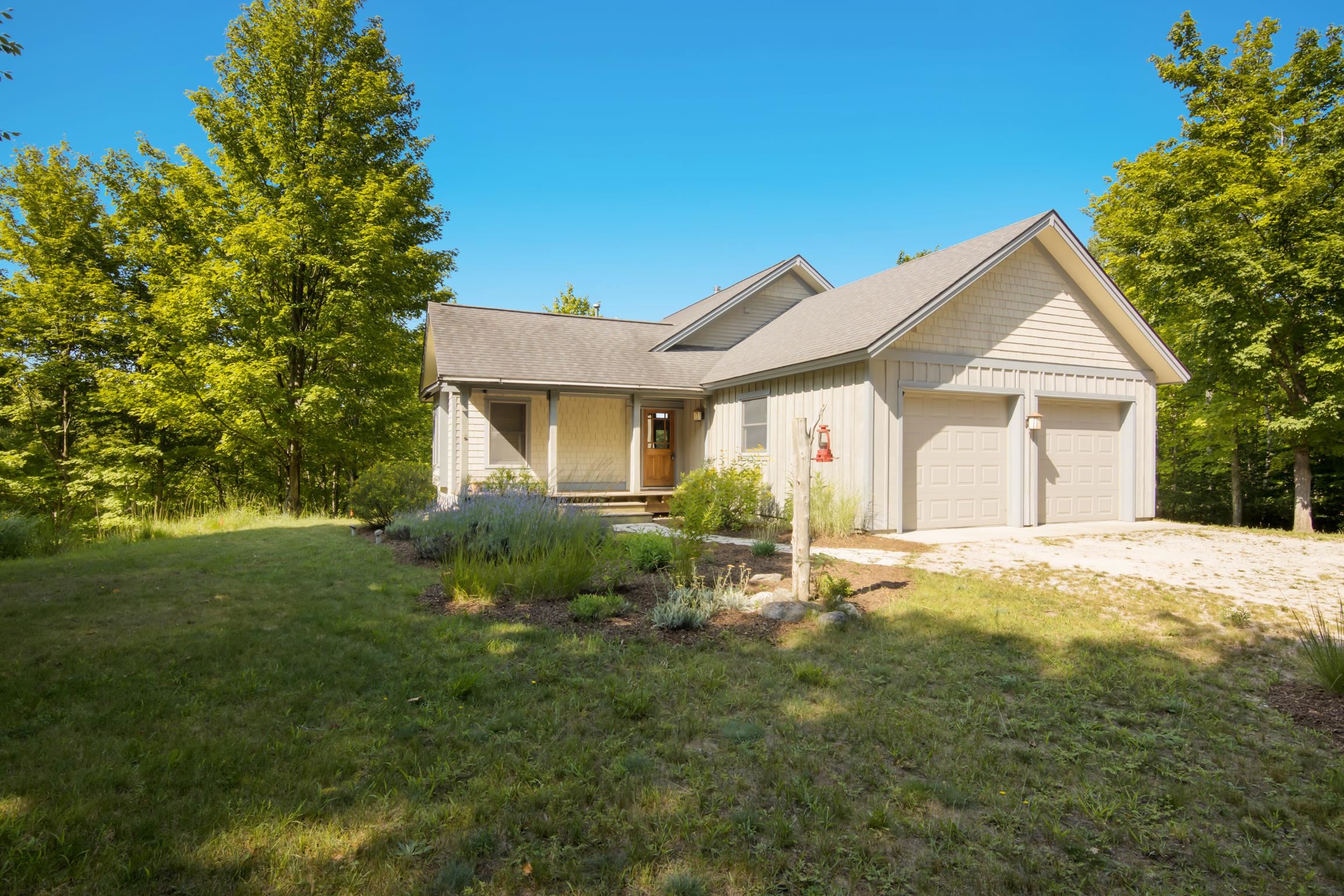 10185 South Fritz Road Maple City, MI 49664 - Photo 7 of 50 1937371-2401d5ec-1d7a-4c0c-bf9e-2c0c7214ed6b.JPG