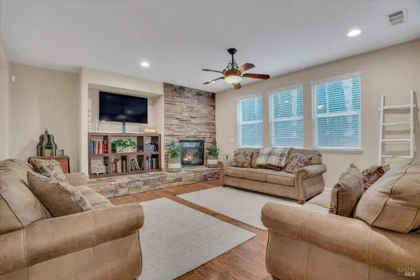 $1,085,000 | 1007 Canterbury Court, Vacaville, CA 95687