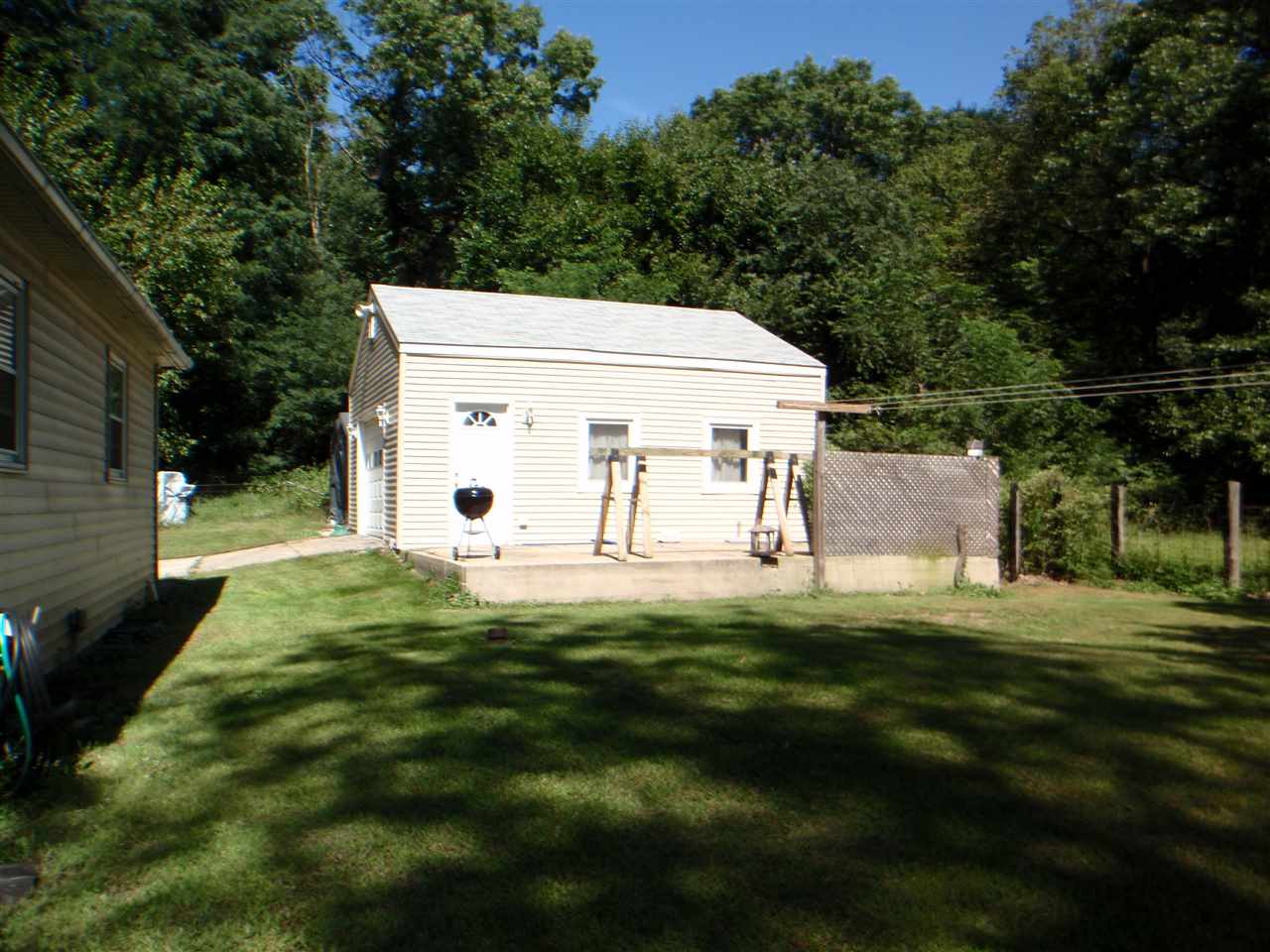8587 Pomeroy Road Rockton, IL 61072 - Photo 14 of 20 a swimming pool with yard in front of it