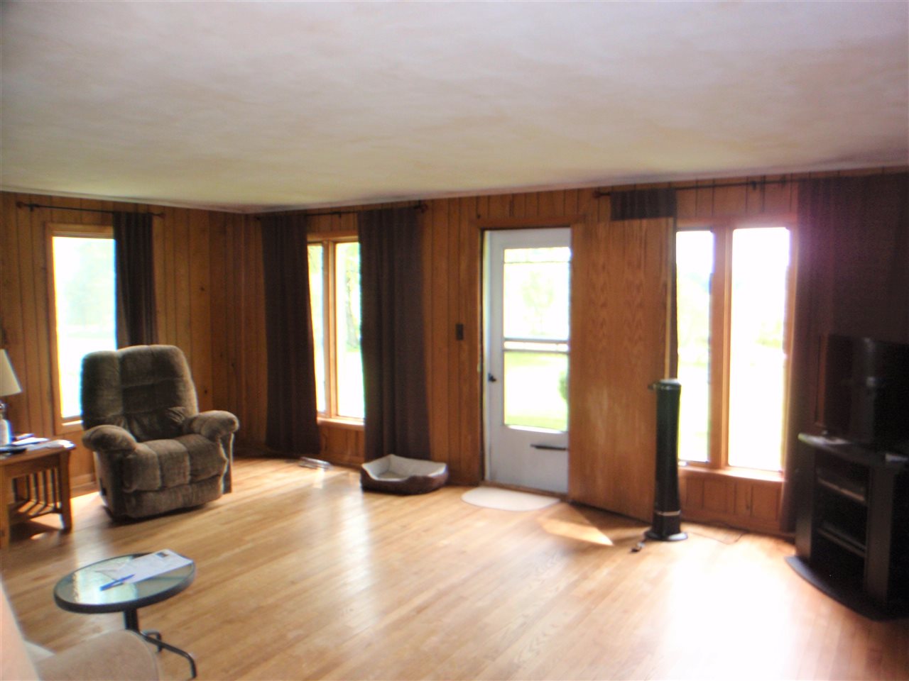 8587 Pomeroy Road Rockton, IL 61072 - Photo 9 of 20 a living room with furniture a flat screen tv and a window