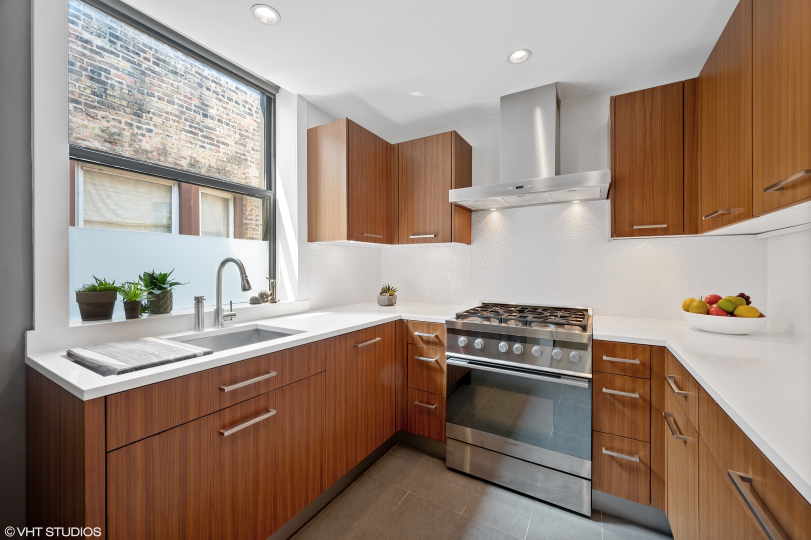 910 West Ainslie Street, Unit 4W Chicago, IL 60640 - Photo 11 of 30