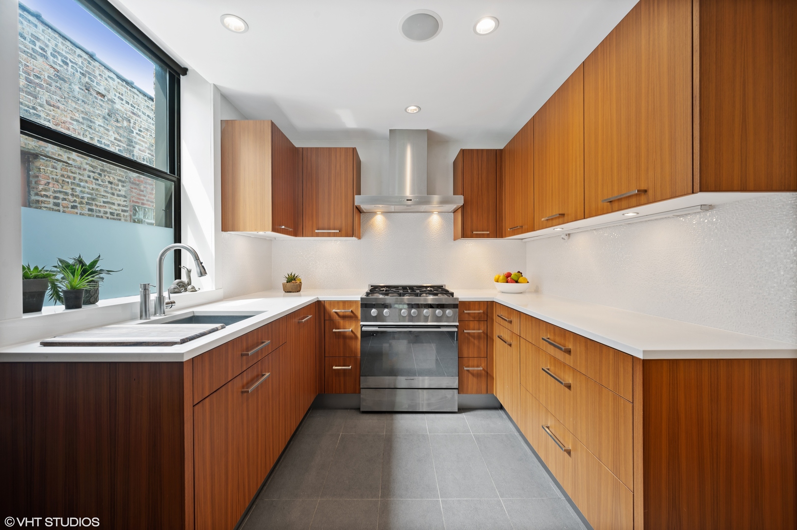 910 West Ainslie Street, Unit 4W Chicago, IL 60640 - Photo 10 of 30