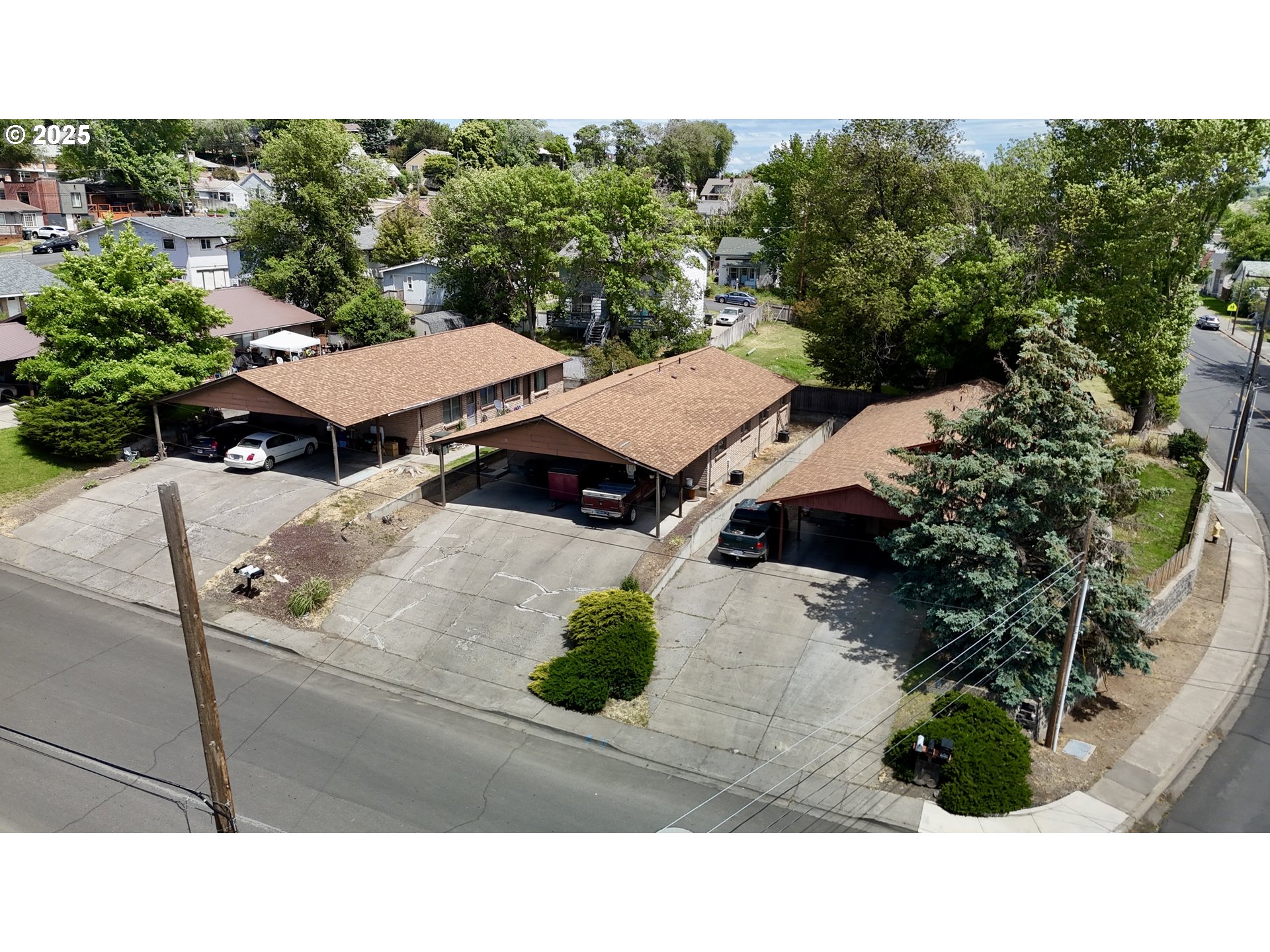 202-204 Northwest 14th Street Pendleton, OR 97801 - Photo 4 of 15 a view of a patio with table and chairs and potted plants