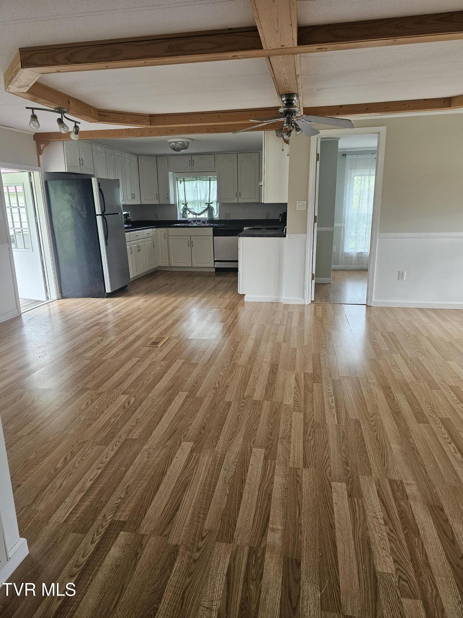 887 Old Kentucky Road South Greeneville, TN 37743 - Photo 4 of 11 20250811_161244