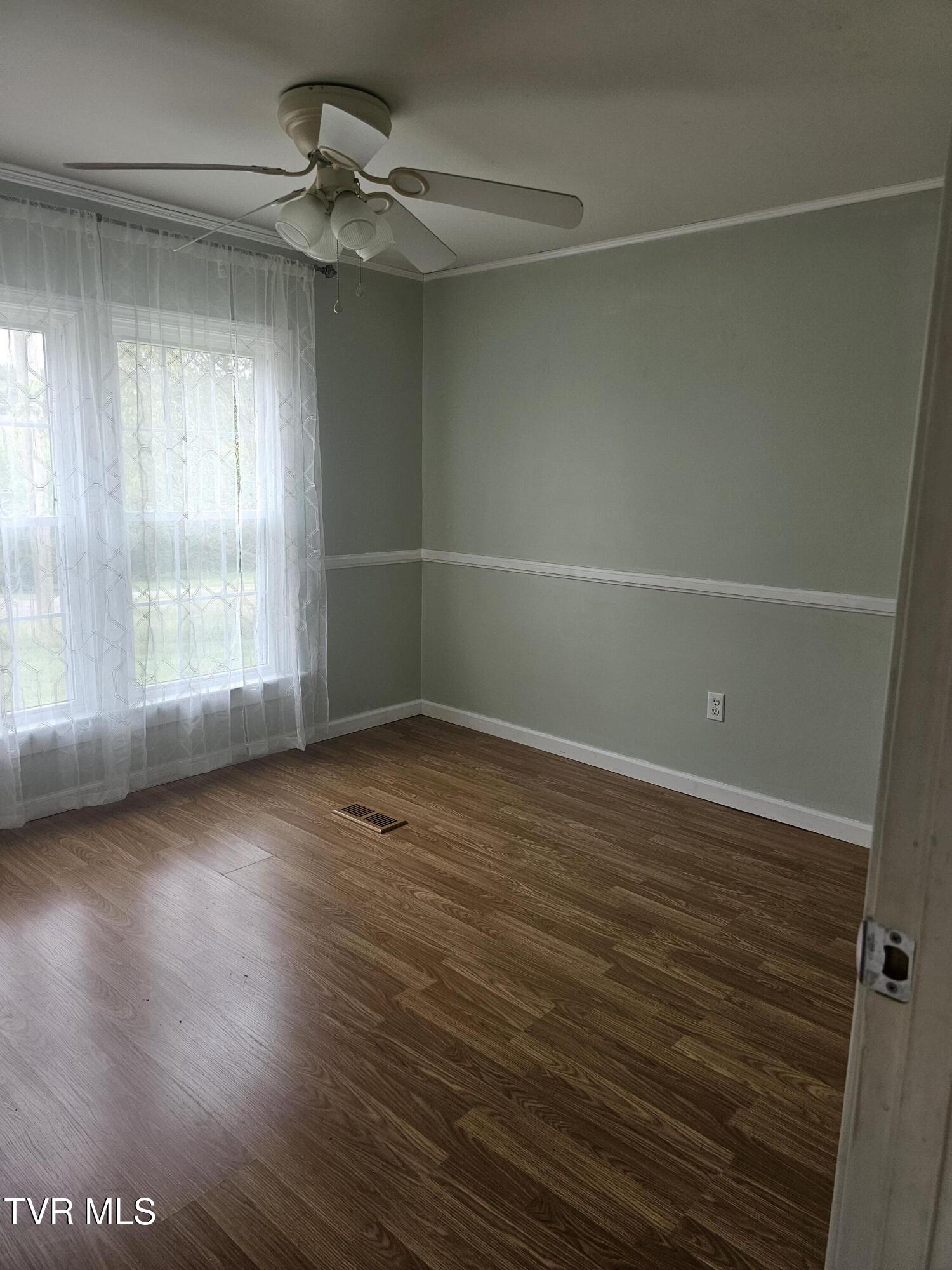 887 Old Kentucky Road South Greeneville, TN 37743 - Photo 6 of 11 20250811_160108