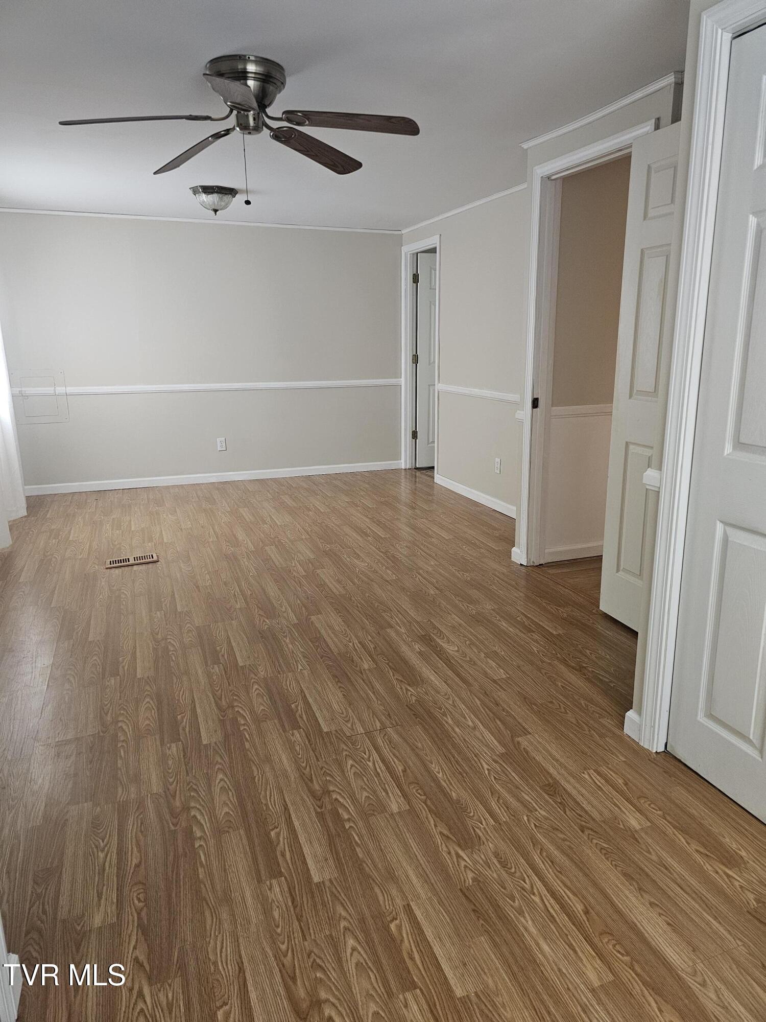 887 Old Kentucky Road South Greeneville, TN 37743 - Photo 7 of 11 20250811_160052