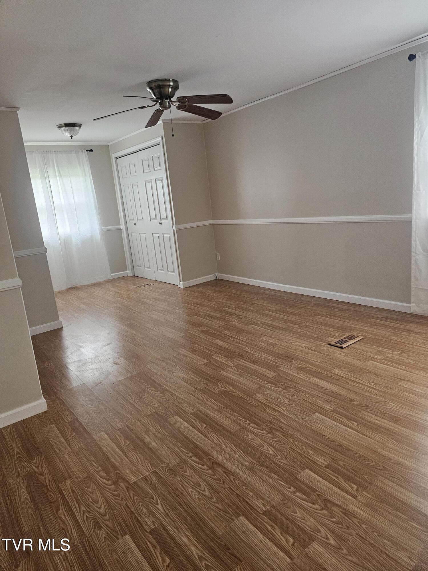 887 Old Kentucky Road South Greeneville, TN 37743 - Photo 8 of 11 20250811_160040