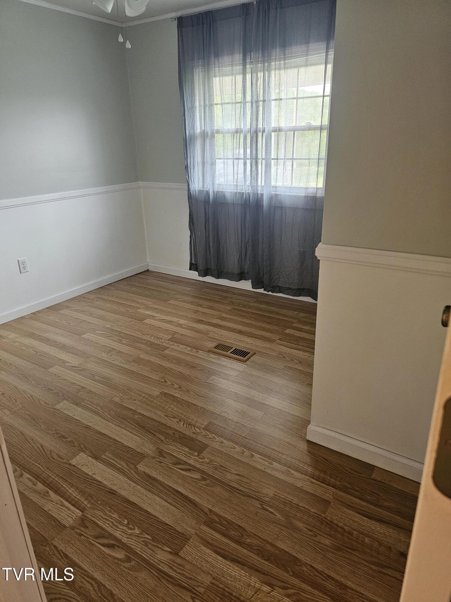 887 Old Kentucky Road South Greeneville, TN 37743 - Photo 9 of 11 20250811_160012