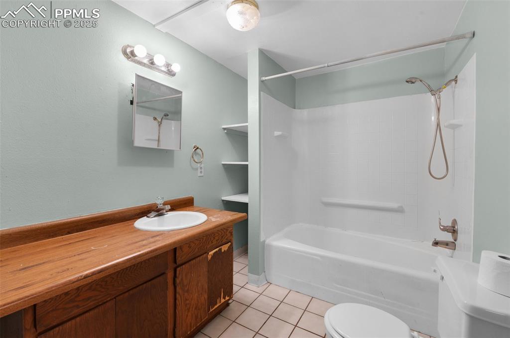 27720 Mid Jones Road Calhan, CO 80808 - Photo 23 of 43 a bathroom with a sink mirror toilet and bathtub