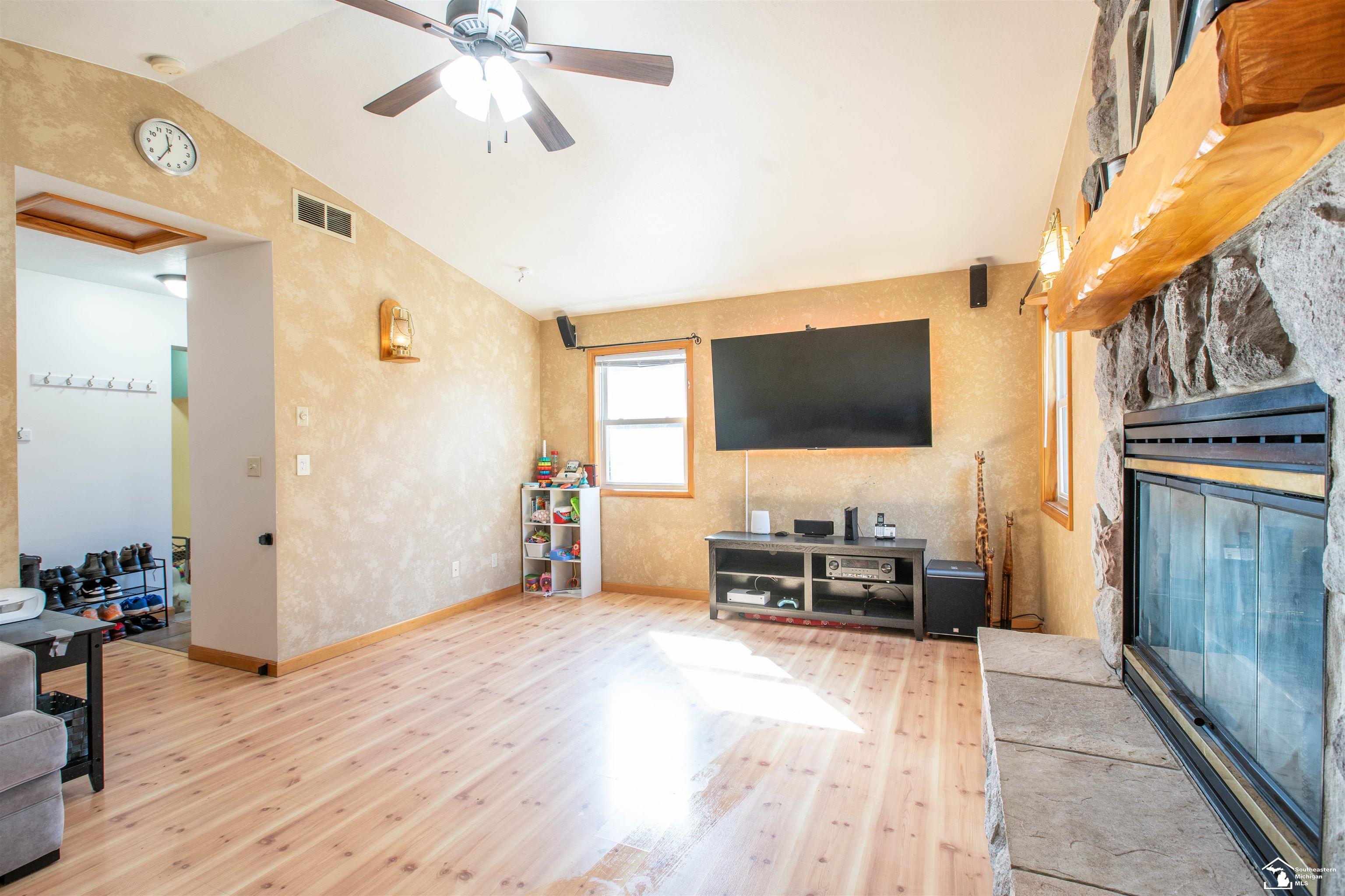 11585 Grafton Road Carleton, MI 48117 - Photo 24 of 79