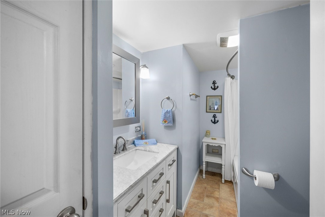 1623 Northeast Catawba Road, Unit 160 Port Clinton, OH 43452 - Photo 17 of 28 Full bath with vanity