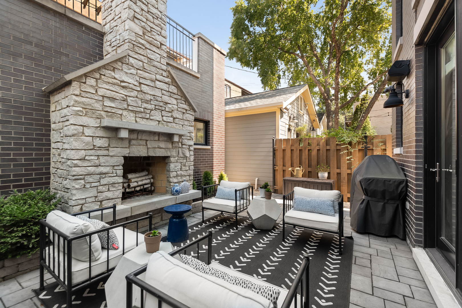 1480 West Grace Street Chicago, IL 60613 - Photo 15 of 41 a outdoor space with a couch and chairs