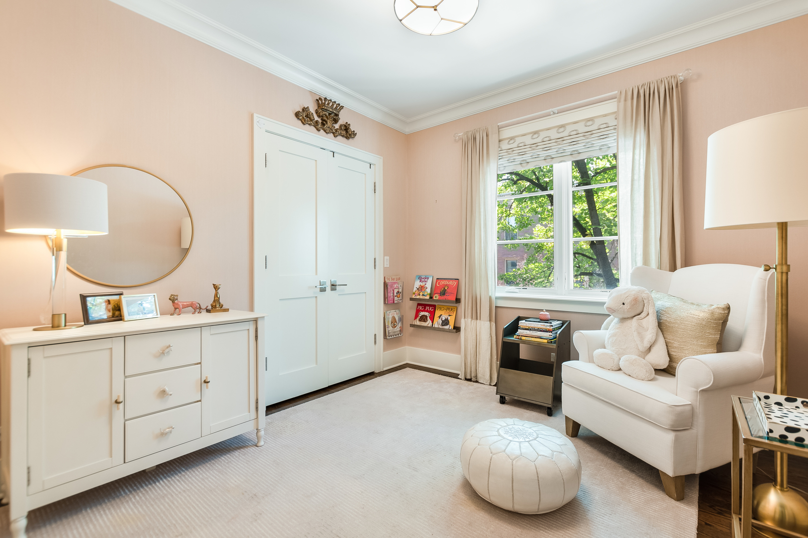 1480 West Grace Street Chicago, IL 60613 - Photo 23 of 41 a living room with furniture and a window