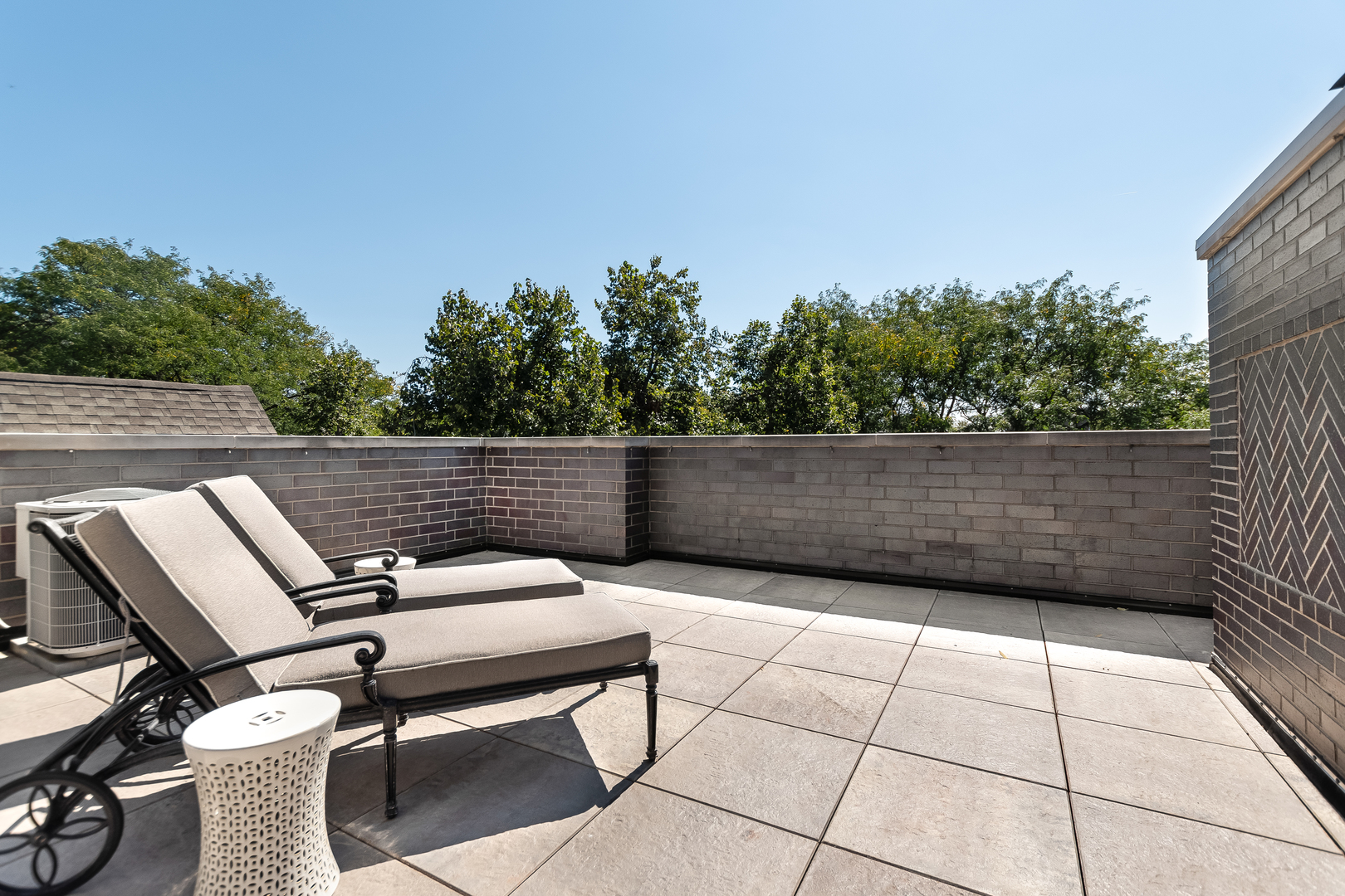 1480 West Grace Street Chicago, IL 60613 - Photo 33 of 41 a view of sitting area with furniture
