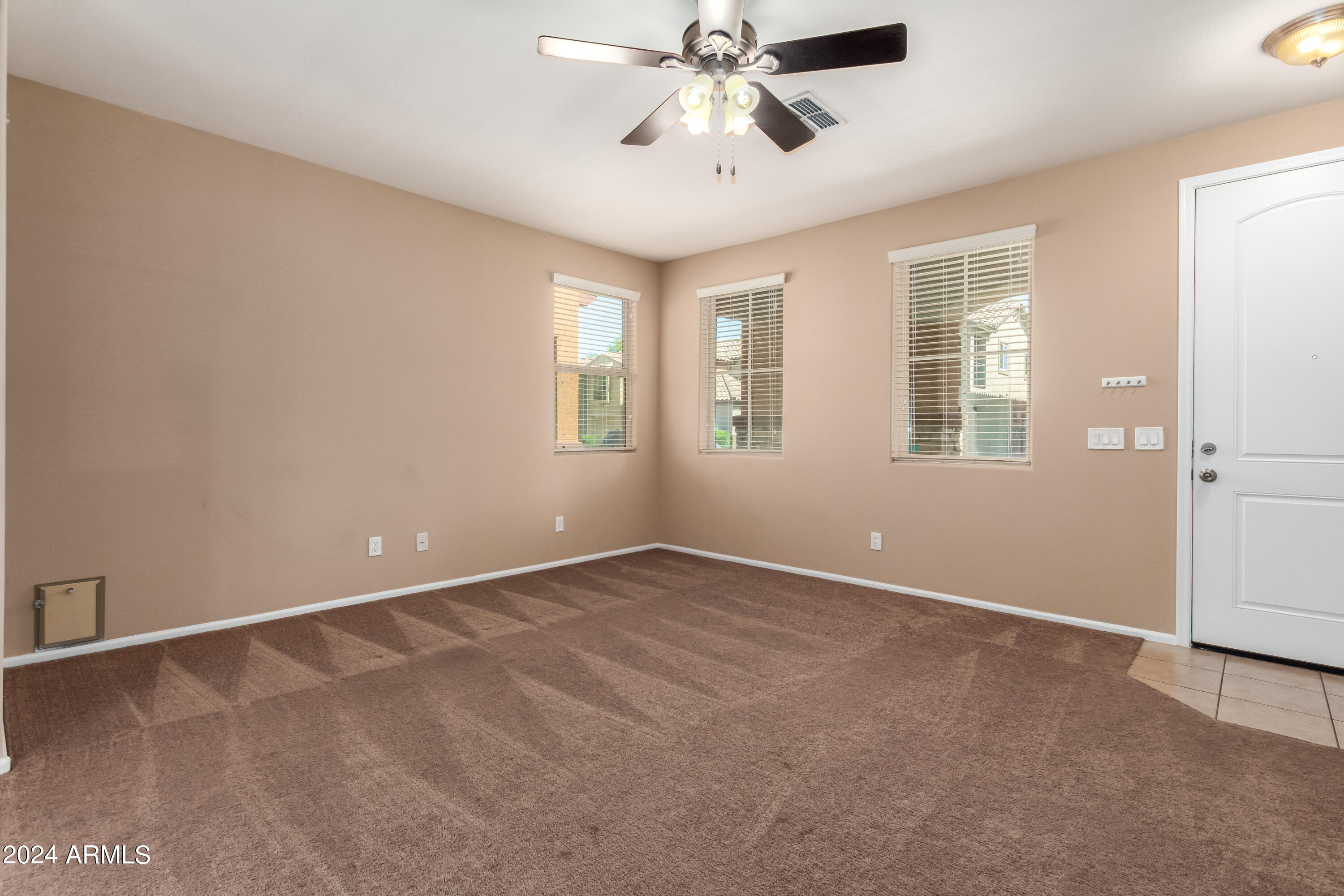 7746 West Giles Road Phoenix, AZ 85035 - Photo 8 of 41 11 - Giles