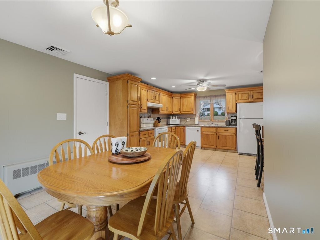 12 Wooding Road Wallingford, CT 06492 - Photo 6 of 40