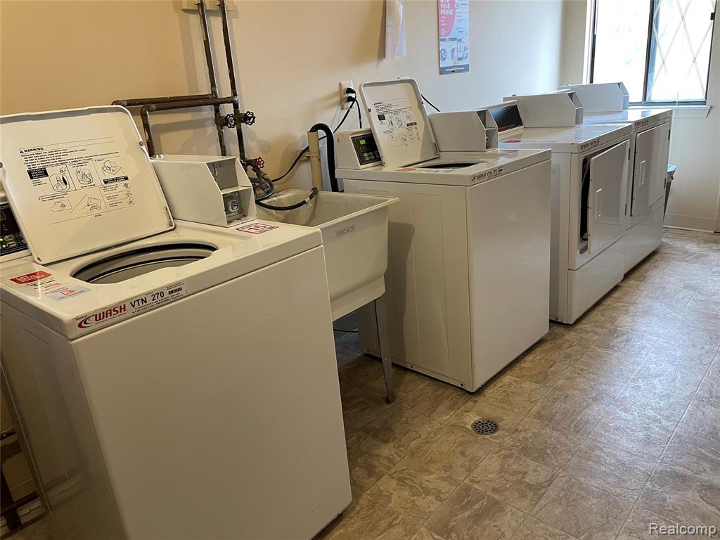 256 East 13 Mile Road Madison Heights, MI 48071 - Photo 4 of 11