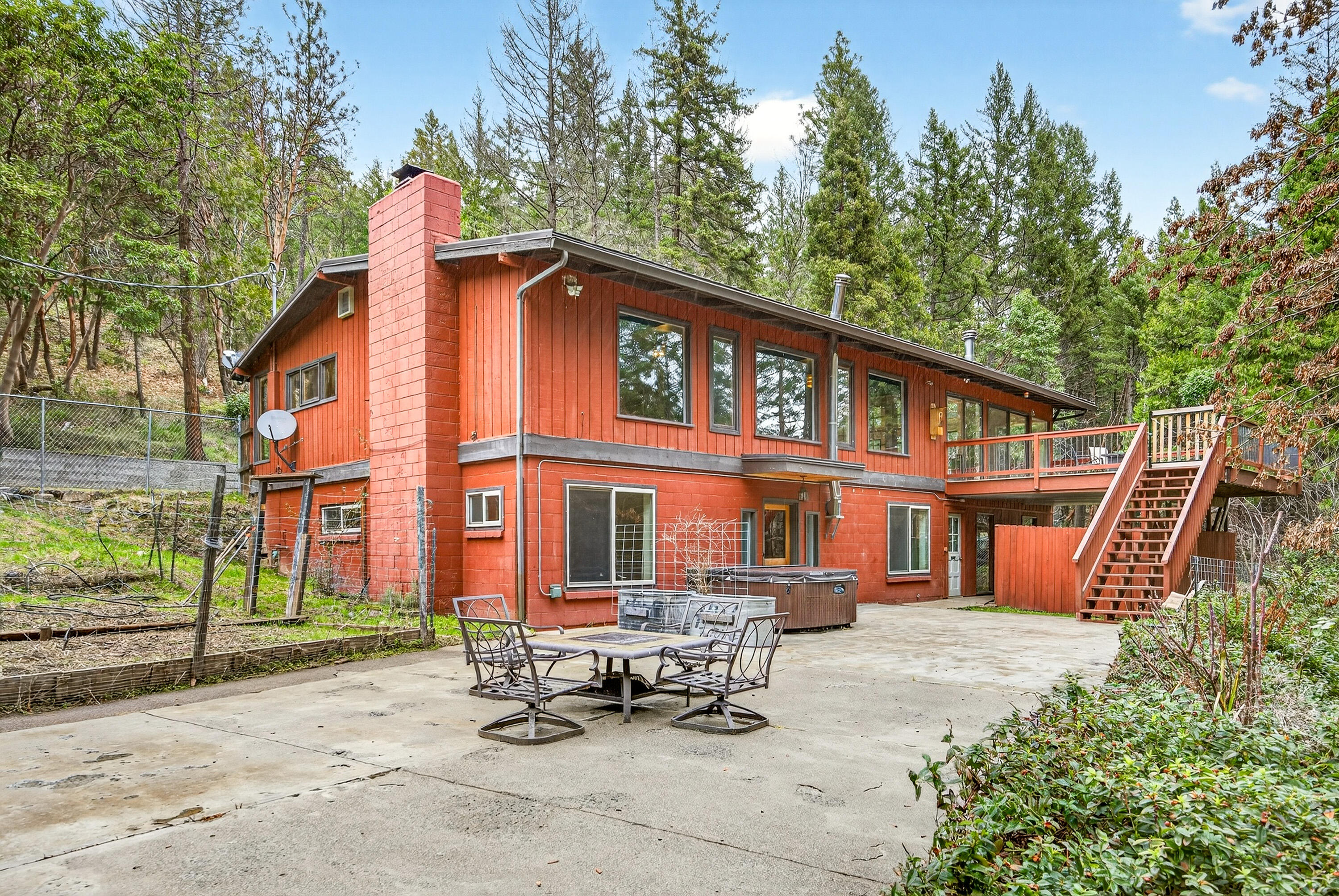 2922 Anderson Creek Road Talent, OR 97540 - Photo 29 of 37 Spacious patio