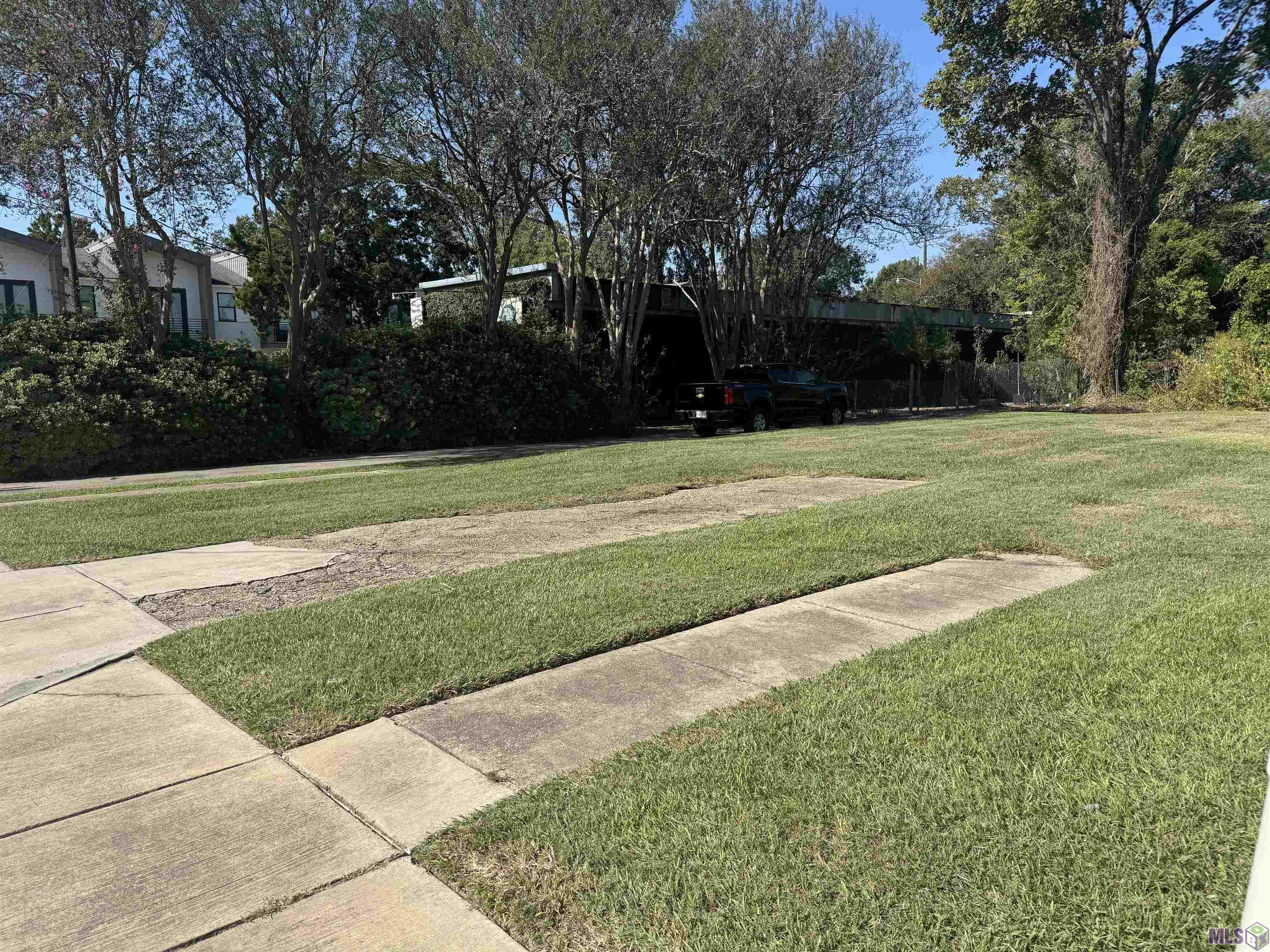 2247 Christian Street Baton Rouge, LA 70808 - Photo 2 of 3