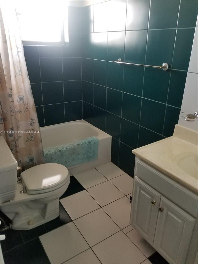 1000 Northeast 14th Avenue, Unit 605 Hallandale Beach, FL 33009 - Photo 11 of 16