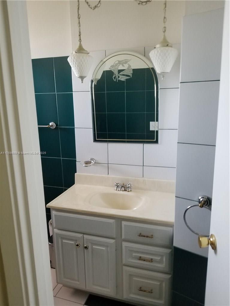 1000 Northeast 14th Avenue, Unit 605 Hallandale Beach, FL 33009 - Photo 10 of 16