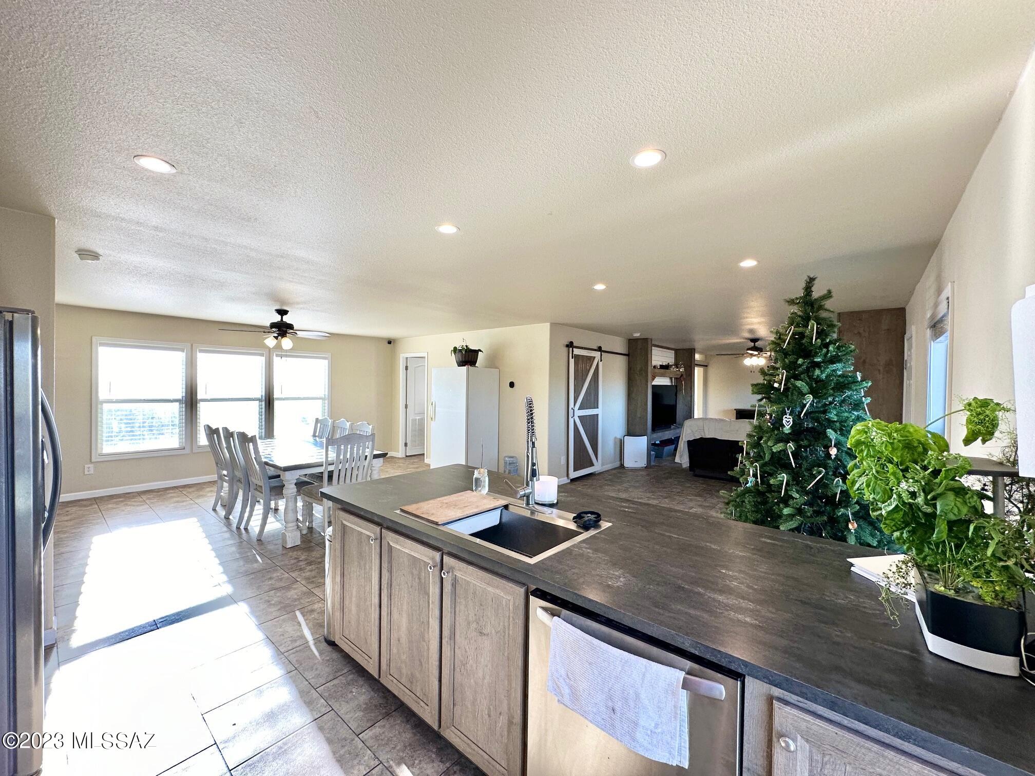 13295 South Hunting Dog Road Vail, AZ 85641 - Photo 14 of 39