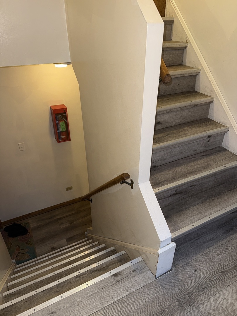 2233 Des Plaines Avenue North Riverside, IL 60546 - Photo 18 of 28 a view of entryway