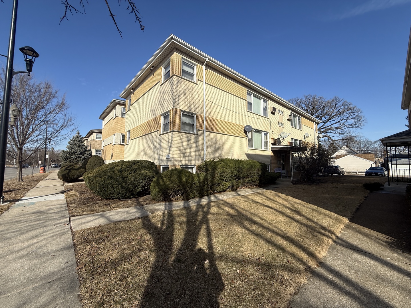 2233 Des Plaines Avenue North Riverside, IL 60546 - Photo 2 of 28 a view of a building