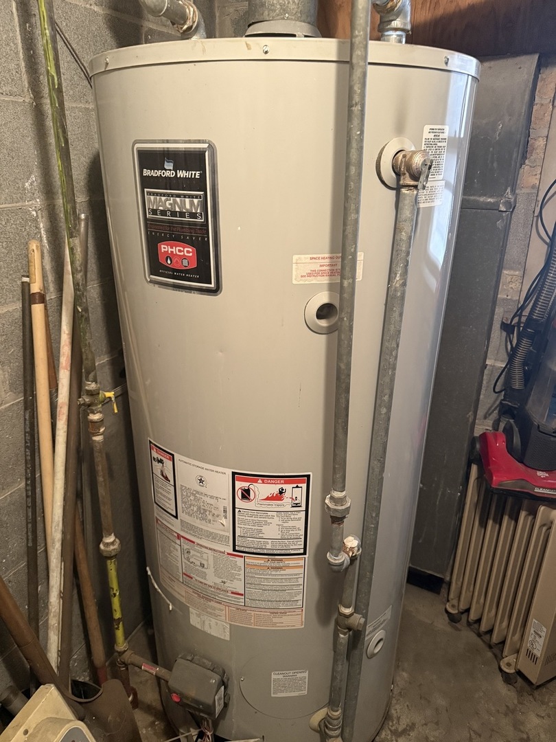 2233 Des Plaines Avenue North Riverside, IL 60546 - Photo 24 of 28 a utility room with shower and mirror