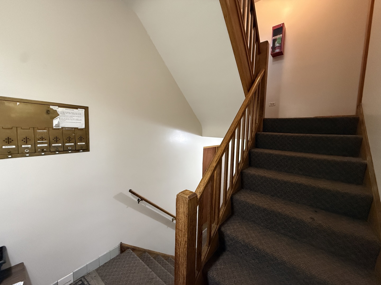 2233 Des Plaines Avenue North Riverside, IL 60546 - Photo 3 of 28 a view of entryway