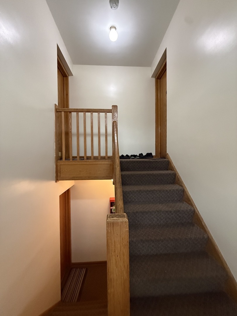 2233 Des Plaines Avenue North Riverside, IL 60546 - Photo 5 of 28 a view of entryway