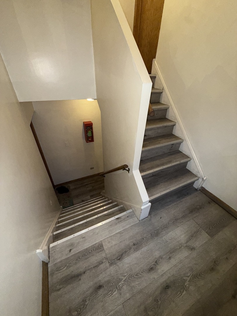 2233 Des Plaines Avenue North Riverside, IL 60546 - Photo 6 of 28 a view of entryway