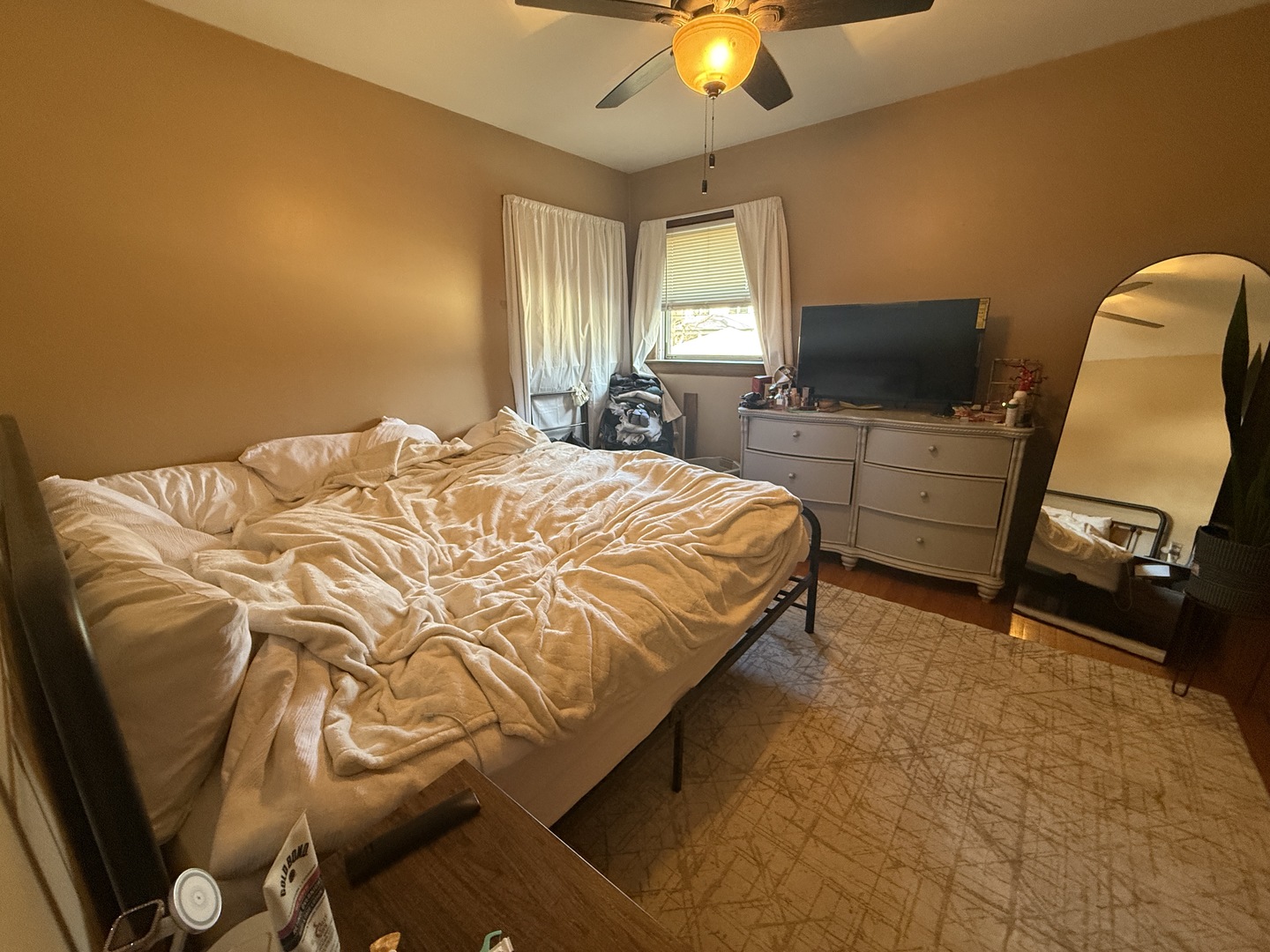 2233 Des Plaines Avenue North Riverside, IL 60546 - Photo 10 of 28 a bedroom with a bed and a television