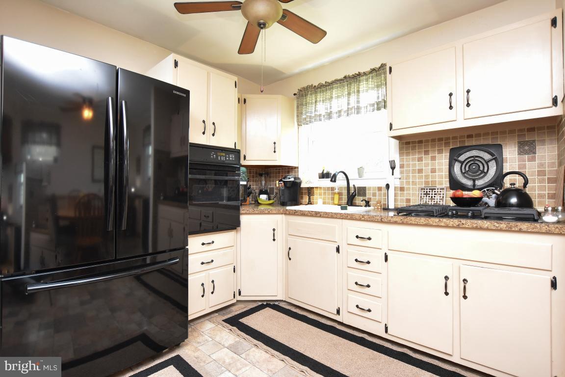 6 Rondon Avenue Berlin, NJ 08009 - Photo 11 of 31 Kitchen (2nd Level)